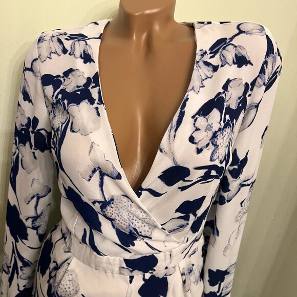 Charlotte Russe Romper. Size XS. White Blue. Lined Shorts. Crossover. B103 - Picture 5 of 5